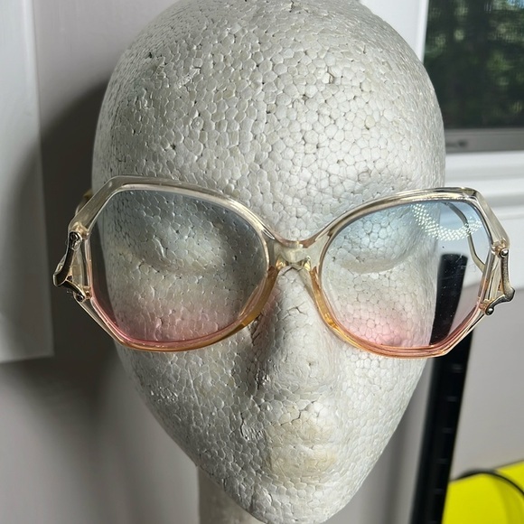 Luxottica Alexandra Vintage Sunglasses Clear Lucite Blue Pink Gradient Lenses main image 7